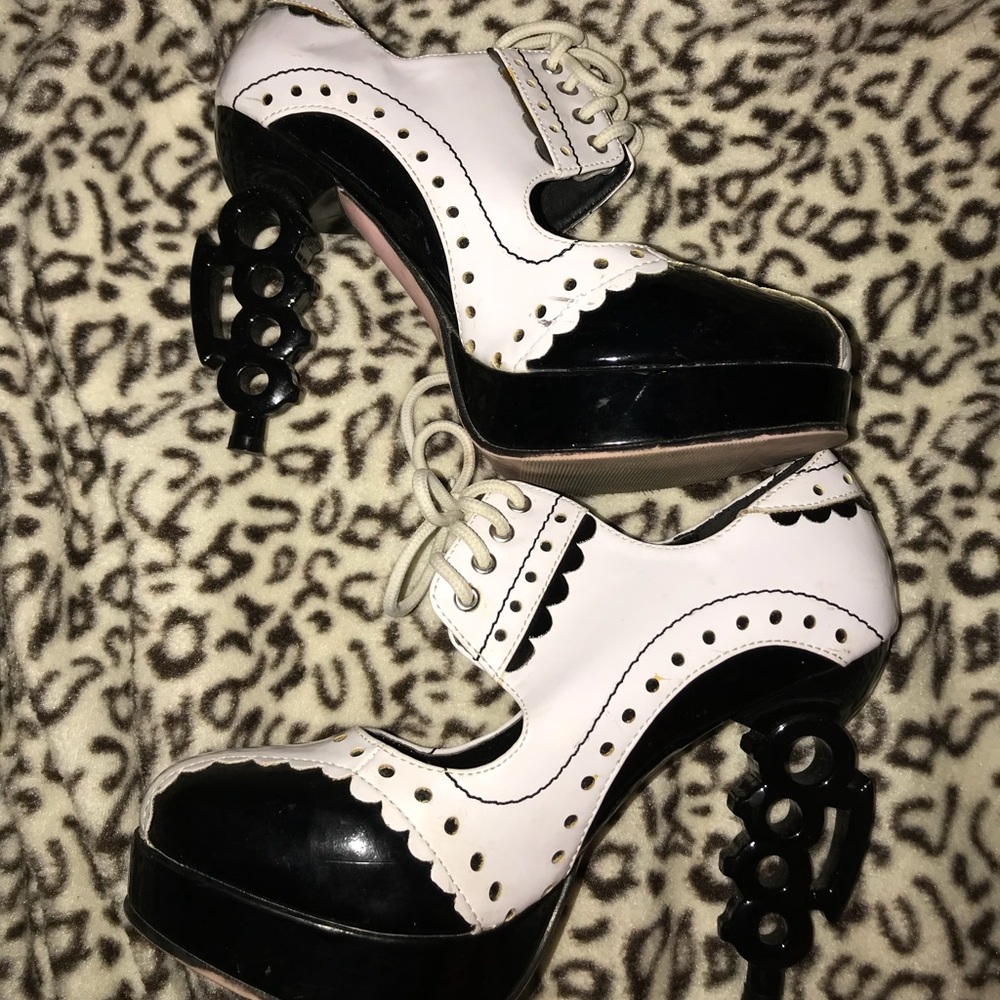 Leg Avenue Shoes 4 Inch Brass Knuckle Heels
